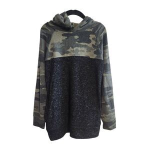 Runway Boys Athleisure Camo Print Hoodie Pullover Shirt Size 6 Small 